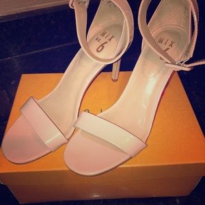 A pair of size 8 heels.